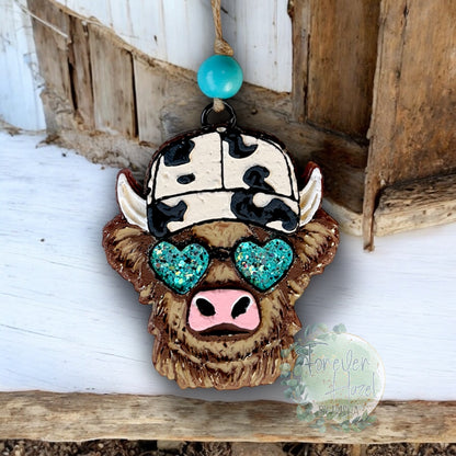 Highland Cow With Hat Freshie