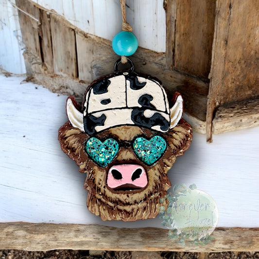 Highland Cow With Hat Freshie