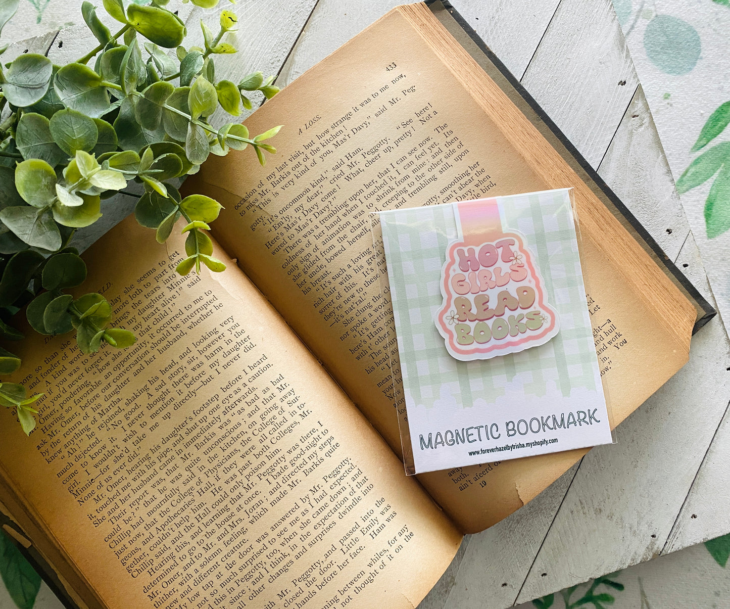 Hot Girls Read Books Magnetic Bookmark